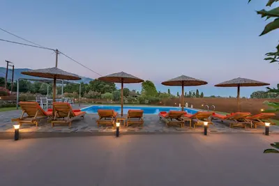Image de C'est avec plaisir que nous vous souhaitons la bienvenue sur l'île de Céphalonie et vous invitons à