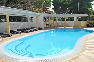 Image de Agréable appartement avec piscine, Wifi, climatisation, Tv, balcon, animaux admis et parking