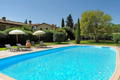 Image de Appartement dans une maison de vacances avec Wifi, piscine, Tv, terrasse, près de San Gimignano