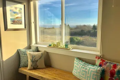 Image de Bay Views & Charming Accents créent des vacances reposantes!