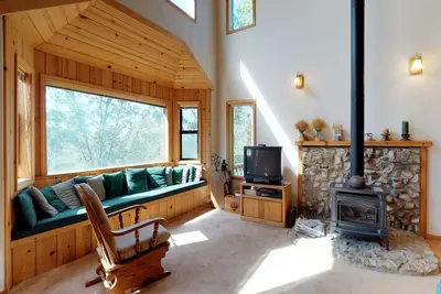 Image de Nouvelle Liste! Chalet de montagne acceptant les chiens avec foyer au gaz à proximité des pistes de ski