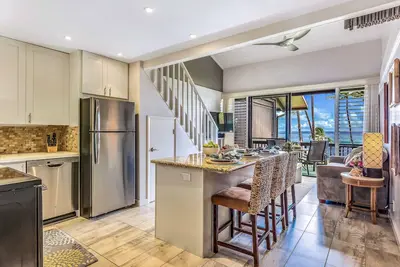 Image de Magnifique nouveau condo 2br / 2ba Oceanfront rénové remodelé Vues Molokai ~ Hale Honu