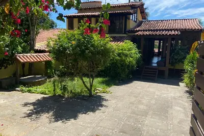 Image de Maison de style colonial avec piscine - 4 suites
