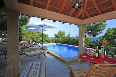 Image de Beach villa avec piscine, quai de bateau, parking pour 8 personnes Korcula