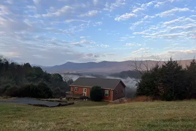 Image de Cozy Cabin 2br Riverfront w / Vues magnifiques, bain à remous, sur 47 hectares