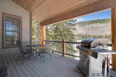 Image de Grande maison familiale de luxe nichée dans les arbres! Spa privatif!