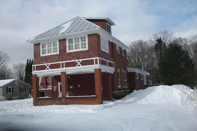 Image de Saisons 2018! Réservation maintenant. . . . Grande maison privée au coeur de Old Forge