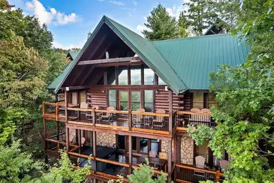Image de Emotional Rescue 4 Br Log Lodge, Sans fil, Arcade, Black Bear Falls Resort Pool
