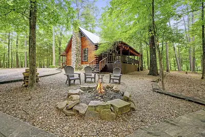 Image de Patch Briar: Lac North Broken Bow, 2 chambres, 1 salle de bain, étang de pêche, animaux domestiques permis