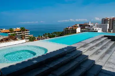 Image de Nouveau condo 2 Br, 5 min de la plage. Une vue imprenable sur l'océan depuis le toit avec piscine!