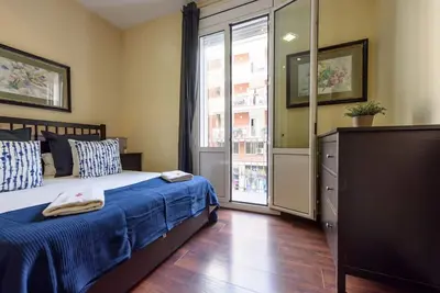 Image de Appartement Design & Rénové Balcon 10m Ramblas à pied Wifi + Parking