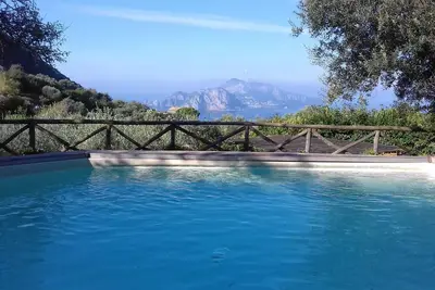 Image de Villa Campanella entourée d'un grand jardin et d'une vue incomparable sur Capri