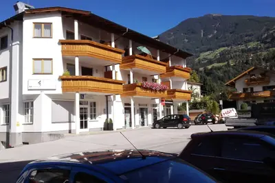 Image de Comme nouveaux appartements dans un emplacement central avec vue panoramique et parking.