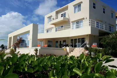 Image de Sept / oct seulement! 20% de réduction sur une villa de luxe de 6 chambres!