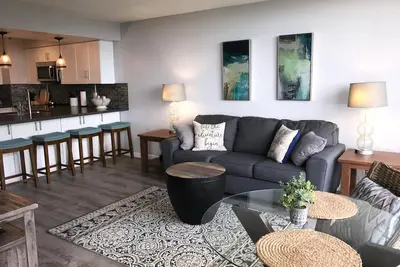 Image de Magnifiquement meublé, nouvelle rénovation, A / C, Mtn / Ocean View, plage / golf / randonnée!