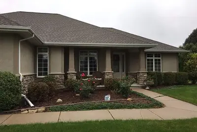 Image de Disponible du 20 septembre au 3 octobre ~ 4 chambres / 3. 5 Bath Ranch Home In Oshkosh
