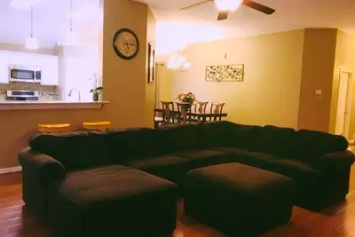 Image de 4 chambres spacieuses et confortable maison pour les familles