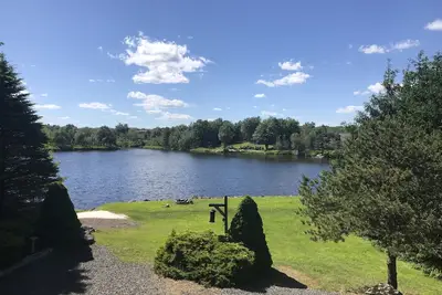 Image de 4br Lakefront. Conviviale et familiale. près; Ski, parcs aquatiques, golf, casino, piste de course