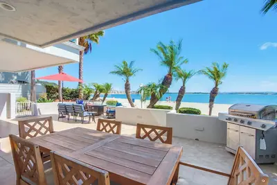 Image de Magnifique condo 3 chambres, rez-de-chaussée et baie vitrée!