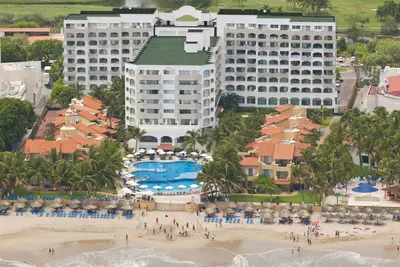 Image de Condo 2 chambres en front de mer à Tesoro Hotel & Condo Resort