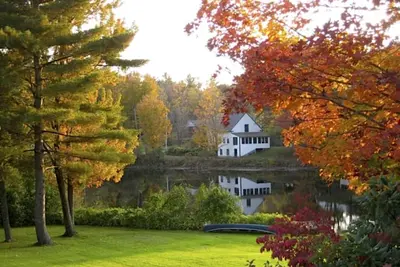 Image de Inviter Country Victorian sur le lac dans l'historique Harrisville