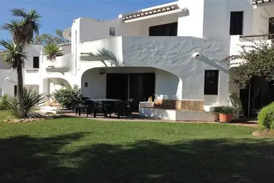 Image de Superbe g / étage à part. Avec climatisation, Sky Tv, forfait complet avec SKYsports et films