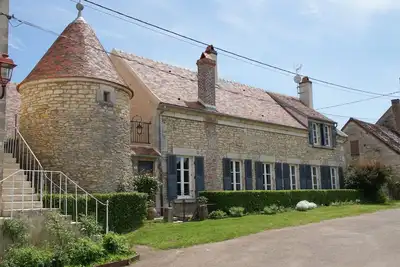 Image de Maison de charme classée 5 étoiles Bourgogne Vézelay, 14 personnes avec jacuzzi