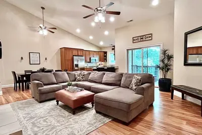 Image de Maison de ville de luxe proche de tout Asheville!