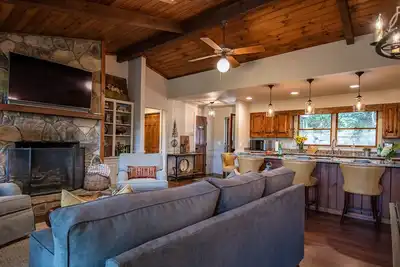 Image de Perfect Upscale 2/2 Intérieur / Extérieur Living 4100 elv. à moins de 1 km de la rue principale