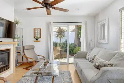 Image de Nouvellement rénové Pacific Beach Cottage 2 pâtés de maisons Plages et La Jolla
