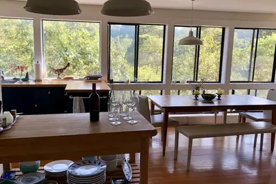 Image de Maison magique dans les arbres avec Vue sur l'eau