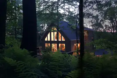 Image de L'aventure vous attend juste derrière la porte arrière, découvrez la tranquillité dans les bois Pa