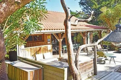 Image de Belle Villa en bois de charme avec piscine, entre bassin et océan