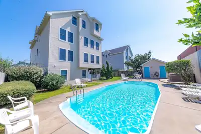 Image de K1202 Cloud Nine. Semi-face à la mer, Piscine, Bain à remous, Animaux acceptés, 8 chambres