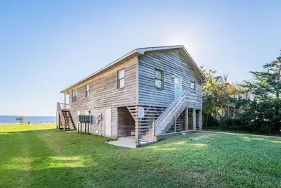 Image de K1557 Ça sonne bien. Bord de l'eau, Animaux Ok, Piscine communautaire / Tennis, Wifi gratuit!