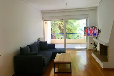 Image de Appartement confortable, minimalement conçu dans un quartier calme et verdoyant