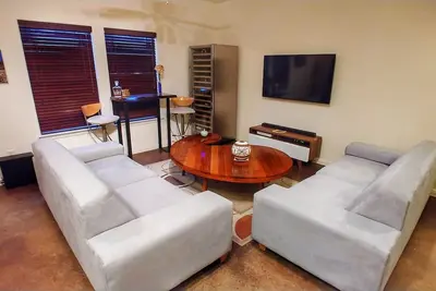 Image de Maison confortable et moderne près d'Acl, F1, Sxsw, Ut, Eastside, Downtown