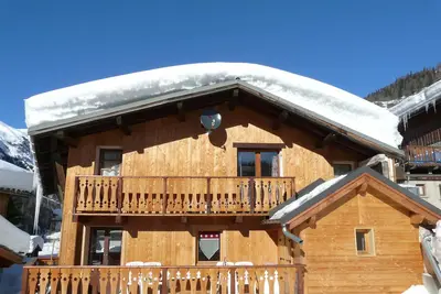 Image de Chalet indépendant au centre d'un village authentique de montagne.
