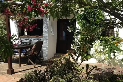 Image de Jolies Stables réformées avec des vues spectaculaires, piscine privée et jardins