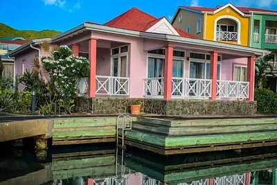 Image de Droit sur l'eau - Cœur de Rodney Bay - 2 chambres / 2 salles de bain / 6 couchages