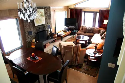 Image de Médaille d'or 4 Brm! 2 maîtres, vues fabuleuses, dos à la forêt, calme, privé!