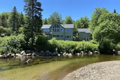 Image de Slopeside Bretton Woods Unifamiliale - Navette, vue rivière / montagne, Emplacement!