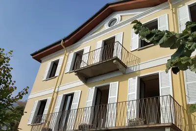 Image de villa panoramique donnant sur le lac Majeur