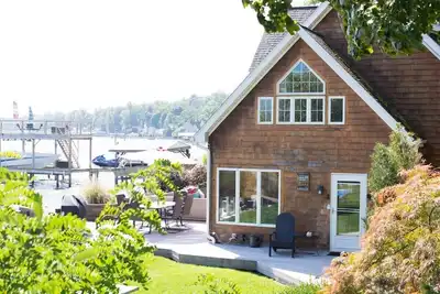 Image de Belle maison sur le lac Seneca, vue vous laisse sans voix!