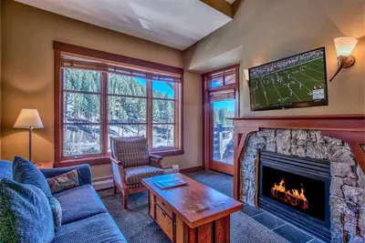 Village at Squaw Valley - 1br - Skis aux pieds, dernier étage, unité d'extrémité
