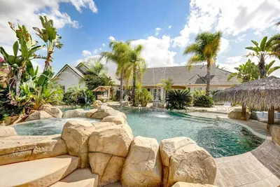 Image de Domaine viticole merveilleux avec bar + Spa + Piscine + Bbq + Vball + Soccer