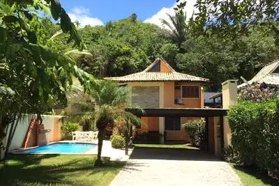 Image de Maison avec 4 suites avec piscine en bord de mer à Porto Seguro