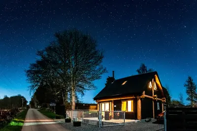 Image de Une véritable expérience en cabane en rondins construite avec des sapins de Douglas écossais. Animaux acceptés.