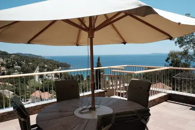 Image de le Lavandou, Aiguebelle plage 300m, vue mer, piscine chaufée, garage, clima. . .