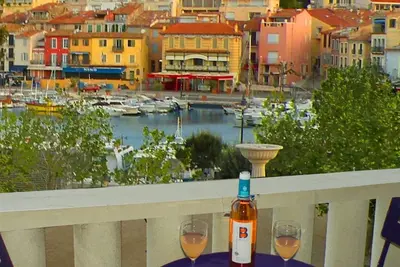 Image de Cassis Port et Plage - Situation et vue exceptionnelles - 4/6 pers.